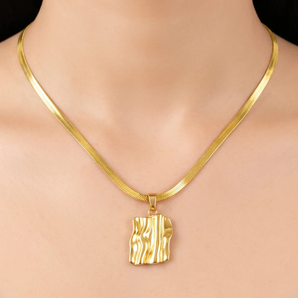 PAJURI Necklace Anti-Tarnish Gold Plated Wavy Creative Pendant