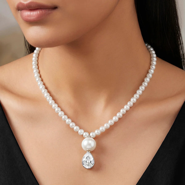 PAJURI Necklace Elegant Pearls & Crystal Pendant
